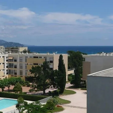 2 Pieces Avec Piscine, Tennis, Proche Et Marche - 4 Couchages, - Fr-1-251-802 Apartment Le Lavandou